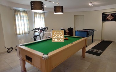 Fantastic villa with panoramic sea views.